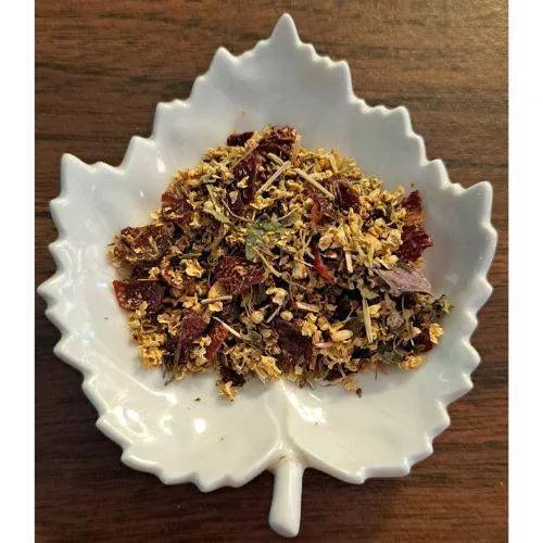 Cold & Flu Relief mix on a white ceramic leaf-shaped dish on a wooden surface